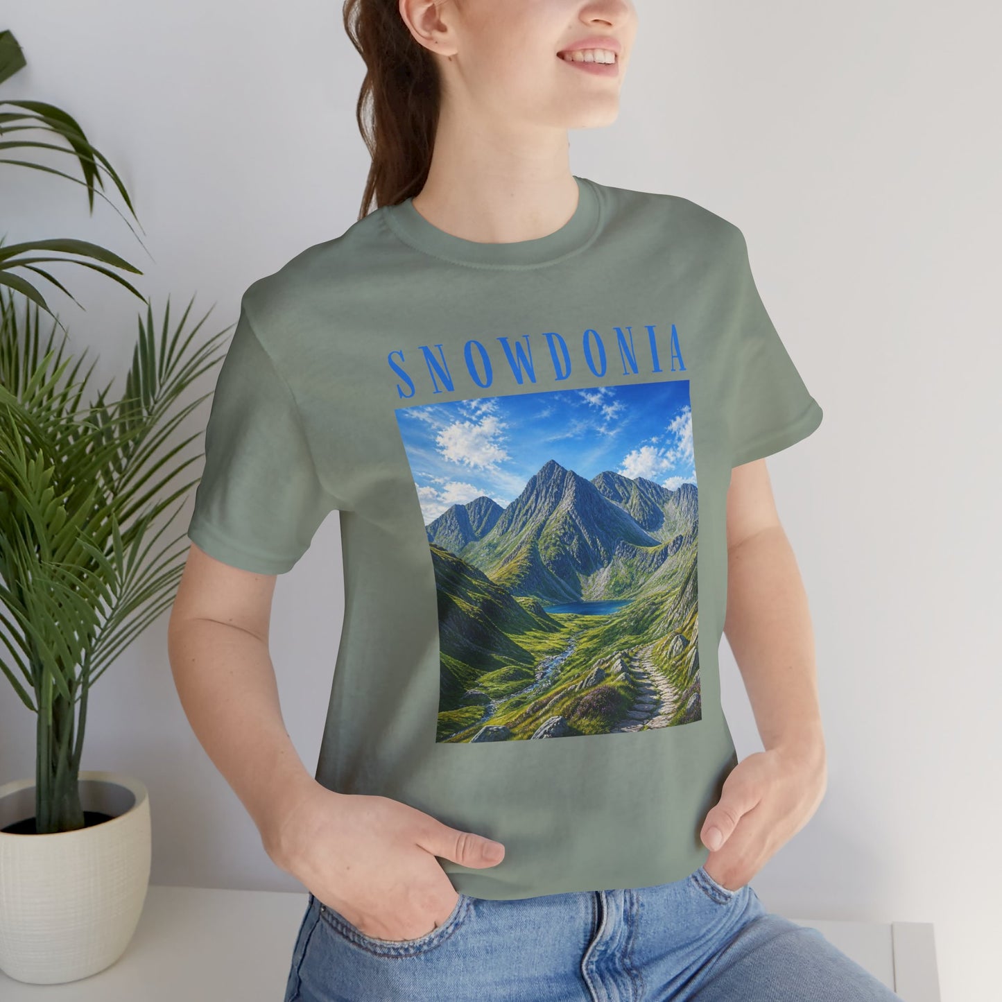 Glyderau Landscape T‑Shirt – Scenic 'SNOWDONIA' Mountain Graphic Tee