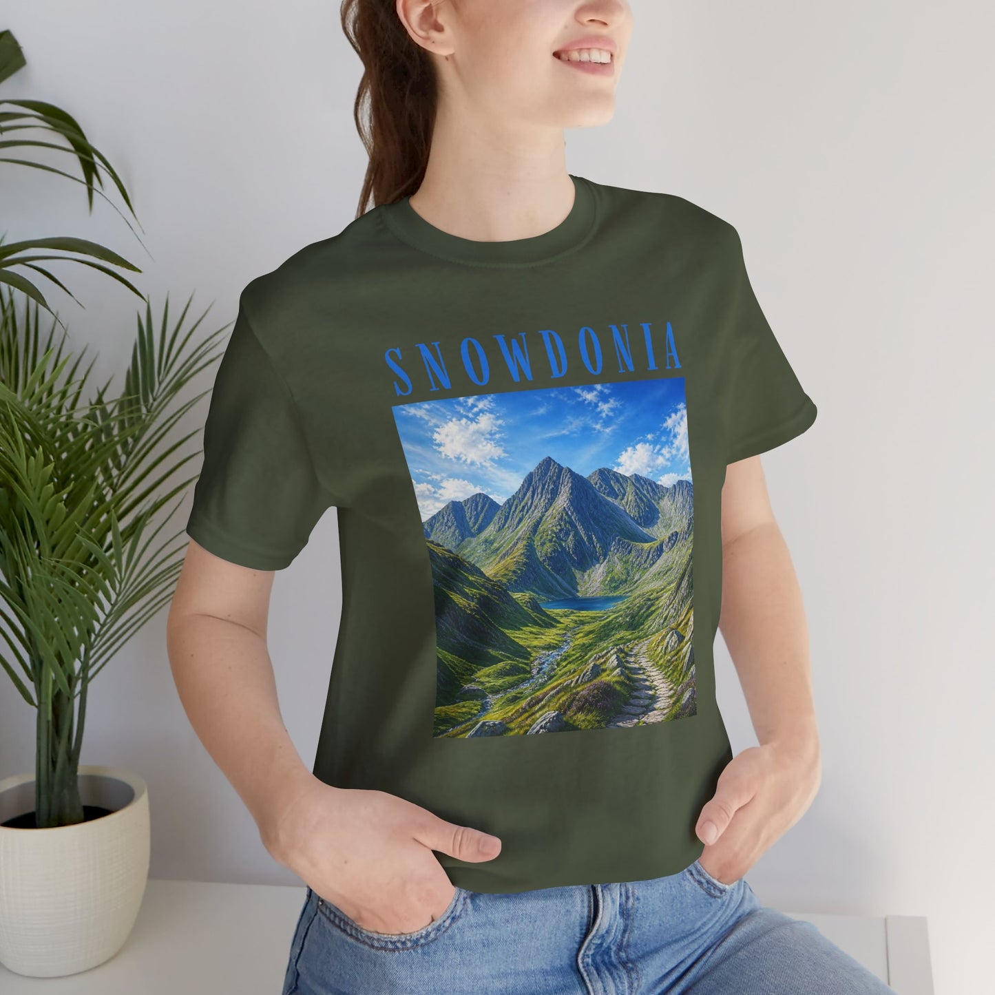 Glyderau Landscape T‑Shirt – Scenic 'SNOWDONIA' Mountain Graphic Tee