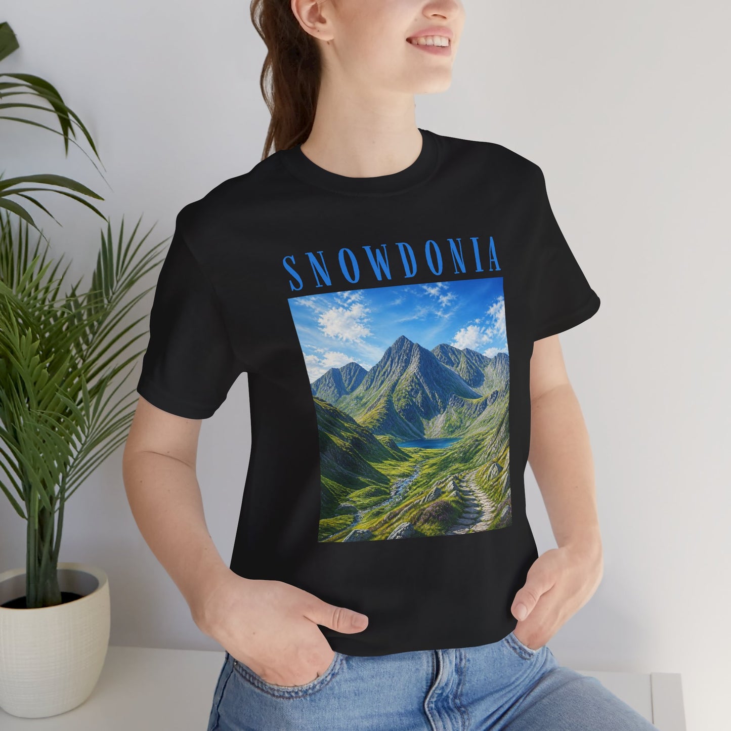 Glyderau Landscape T‑Shirt – Scenic 'SNOWDONIA' Mountain Graphic Tee